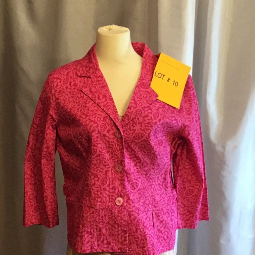 Lightweight jacket in pink in size medium by C & B